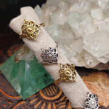 Load image into Gallery viewer, Flower Mandala Ring