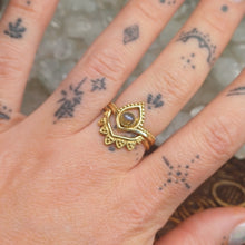 Load image into Gallery viewer, Labradorite Brass Rings