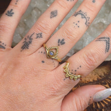 Load image into Gallery viewer, Labradorite Brass Rings