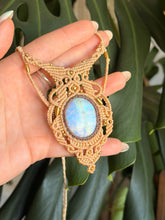 Load image into Gallery viewer, Moonstone necklace