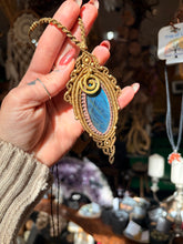 Load image into Gallery viewer, The journey within 🌀 Labradorite