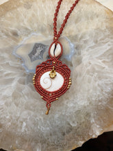 Load image into Gallery viewer, Shiva Shell Necklace