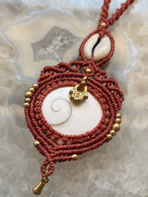 Load image into Gallery viewer, Shiva Shell Necklace
