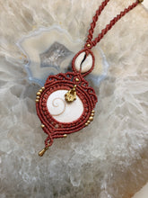 Load image into Gallery viewer, Shiva Shell Necklace