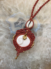 Load image into Gallery viewer, Shiva Shell Necklace