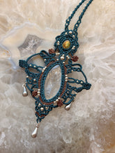 Load image into Gallery viewer, Clear Quartz and labradorite necklace