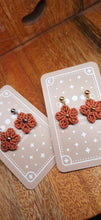 Load image into Gallery viewer, Daisy Dangles
