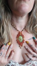 Load image into Gallery viewer, Retro Queen ~ Green Opal