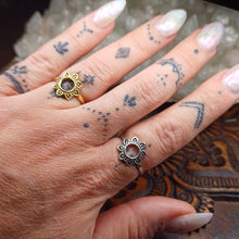 Load image into Gallery viewer, Flower Ring
