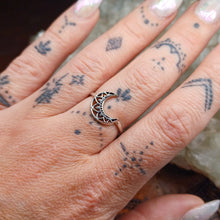 Load image into Gallery viewer, Crescent Moon Ring
