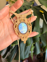 Load image into Gallery viewer, Moonstone necklace
