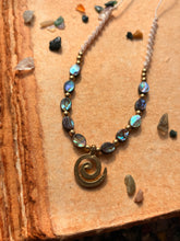 Load image into Gallery viewer, Spiral Paua shell Necklace
