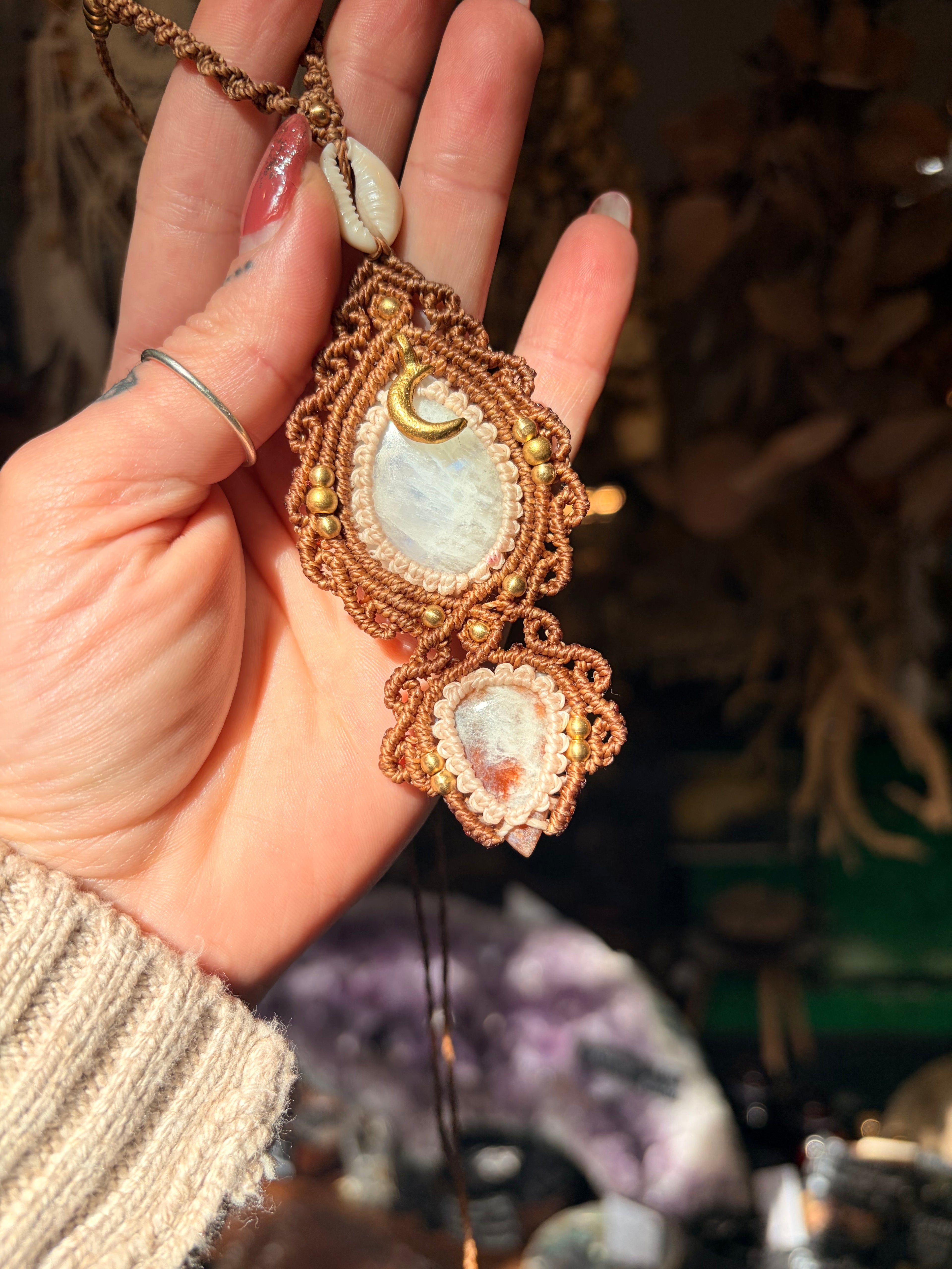 Where Moonlight meets the sun ☀️ Belomorite with sunstone