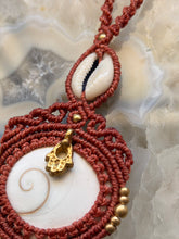 Load image into Gallery viewer, Shiva Shell Necklace
