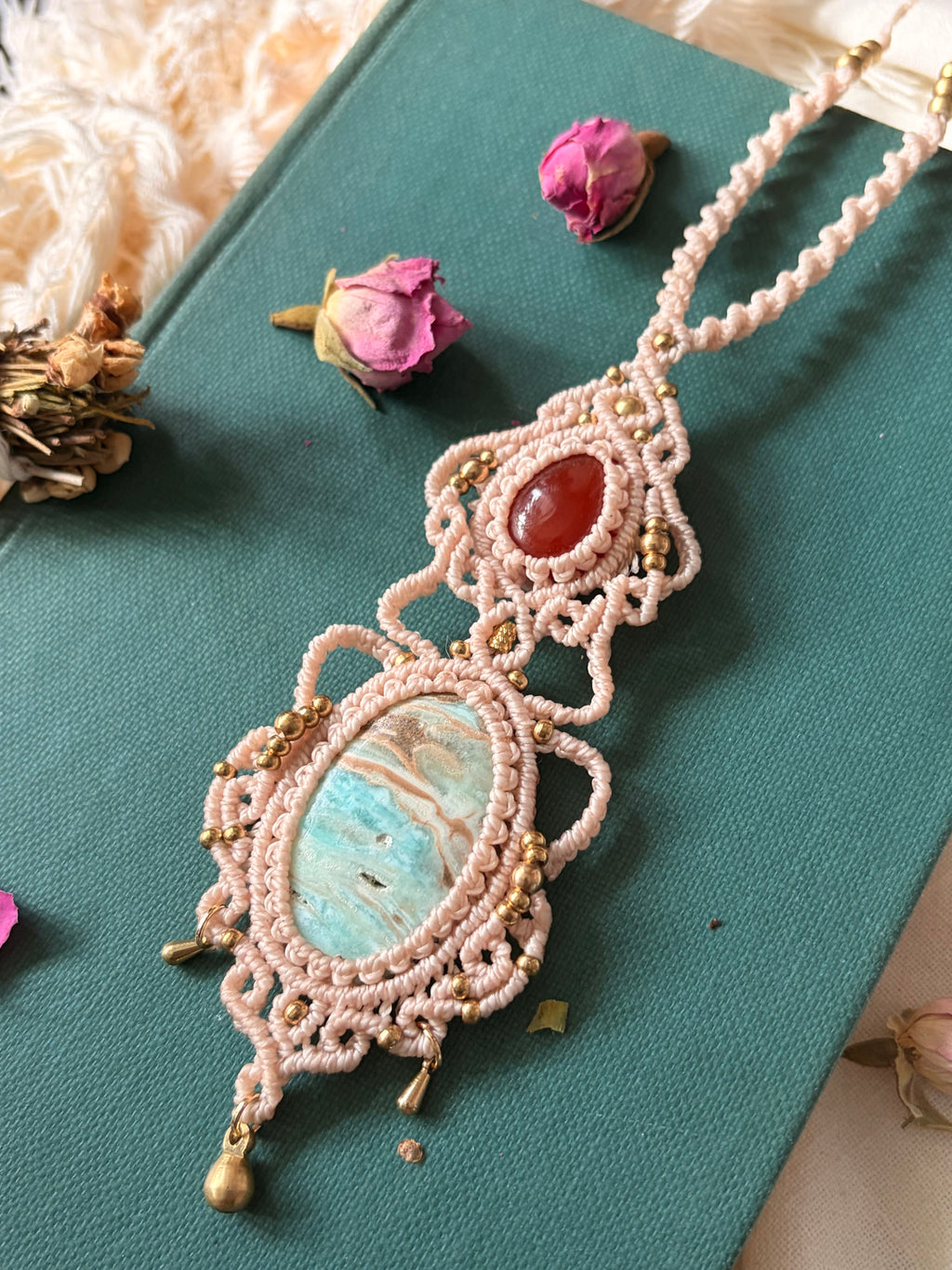 Sunlit dreamer - Caribbean calcite & carnelian necklace