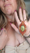 Load image into Gallery viewer, Retro Queen ~ Green Opal
